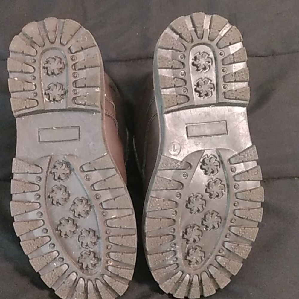 Boots - Picture 4 of 4